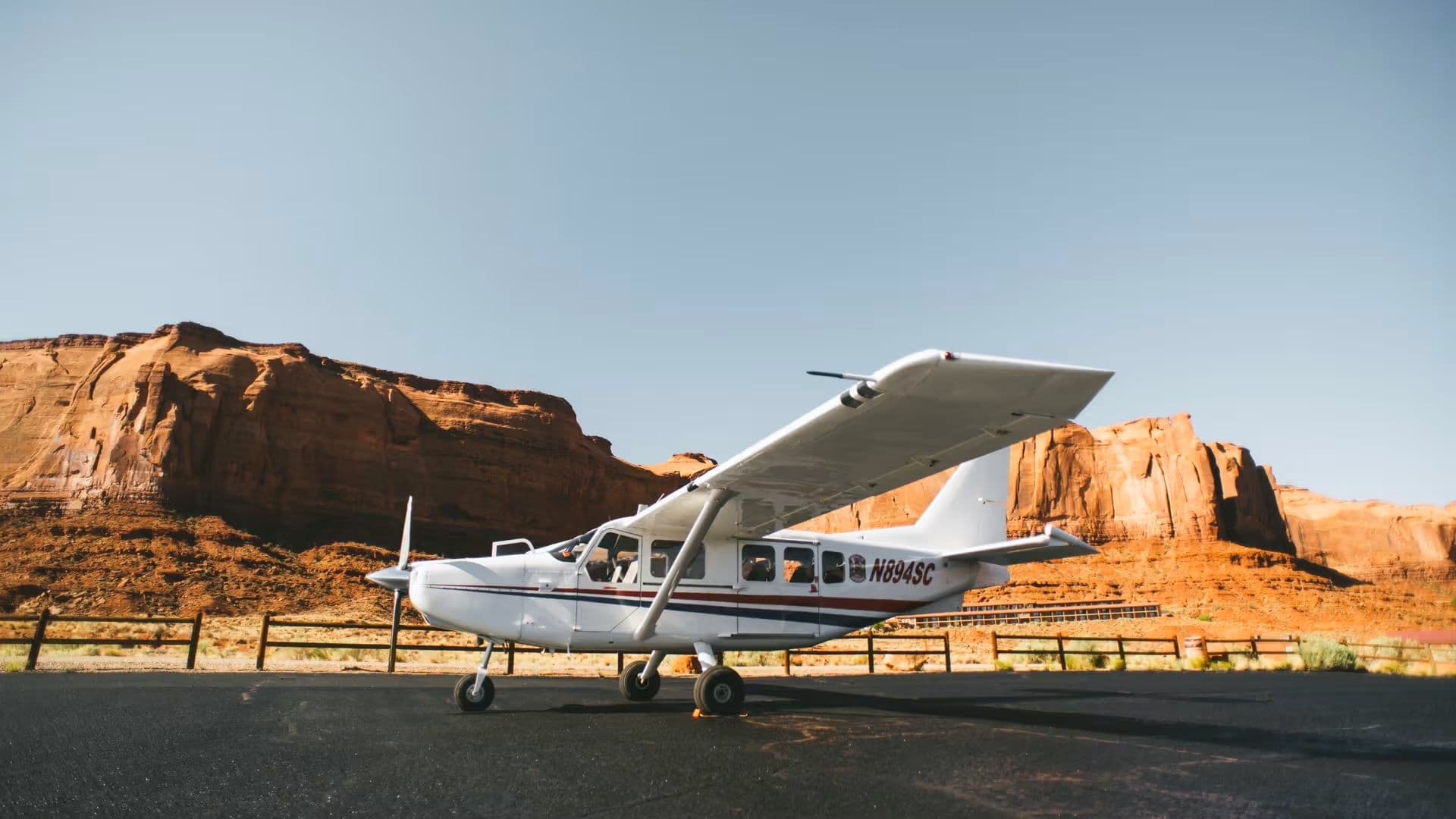 Private Monument Valley & Canyonlands Airplane Tour